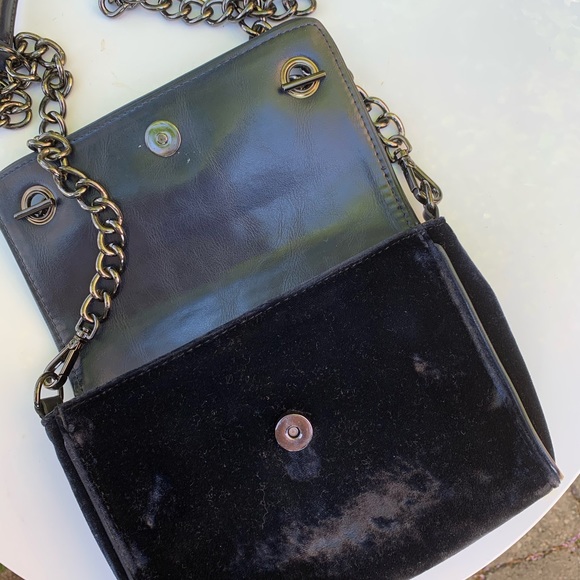 Zara Navy Velvet Shoulder Bag with Silver Chain - Picture 4 of 4